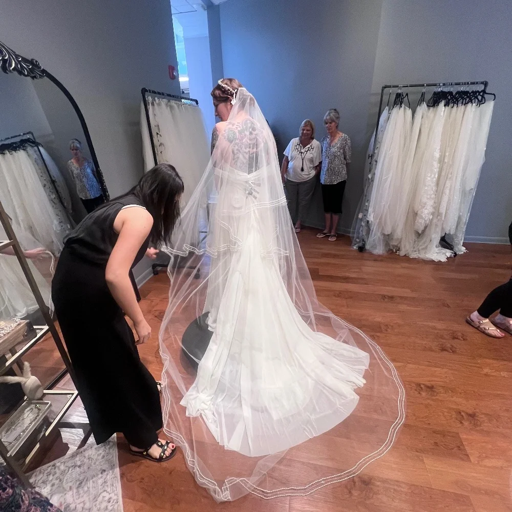 Zenaida Wedding Veil - Picture 1 of 4